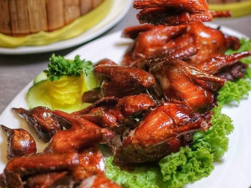 Tanggal Muda Bisa Ajak Keluarga Makan Bebek Peking Juicy di 5 Tempat Ini
