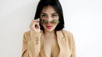 Rezy Adisty Blak-blakan soal Tarif hingga Kecilkan Payudara