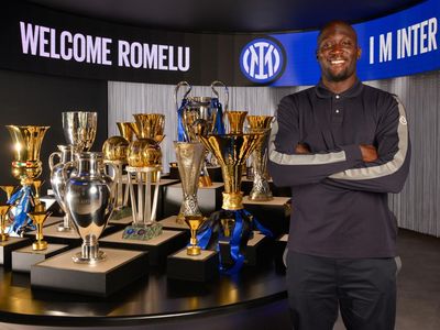 Senyum Merekah Lukaku Usai Balik ke Inter Milan