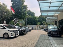 Tjahjo Kumolo Meninggal Dunia, Mensos Risma Merapat ke RS Abdi Waluyo