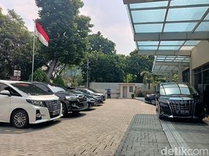 Tjahjo Kumolo Meninggal Dunia, Mensos Risma Merapat ke RS Abdi Waluyo Tjahjo Kumolo Meninggal Dunia, Mensos Risma Merapat ke RS Abdi Waluyo