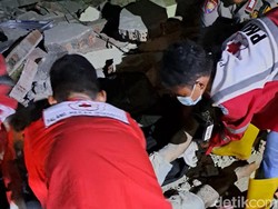 1 Orang Tewas Tertimpa Gedung Sekolah Roboh di Palembang