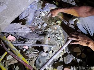 Polisi Usut Penyebab Gedung Sekolah Roboh Tewaskan Pekerja di Palembang