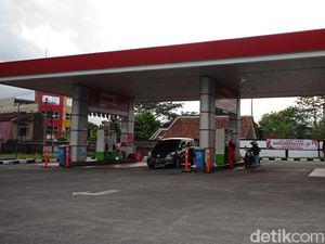 Warga Tasik Pilih Beli BBM Subsidi ke Daerah Tetangga Warga Tasik Pilih Beli BBM Subsidi ke Daerah Tetangga