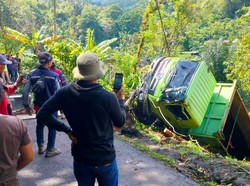 Evakuasi Bangkai Truk, Jalur Tabanan-Singaraja di Pupuan Tersendat