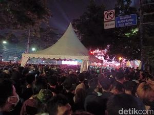 Lautan Manusia Banjiri Konser HUT Kota Medan, Ada yang Pingsan Lautan Manusia Banjiri Konser HUT Kota Medan, Ada yang Pingsan