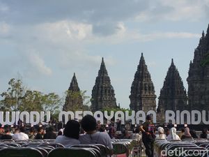 Mendung Tanpo Udan Menggema di Hari Pertama Prambanan Jazz 2022 Mendung Tanpo Udan Menggema di Hari Pertama Prambanan Jazz 2022