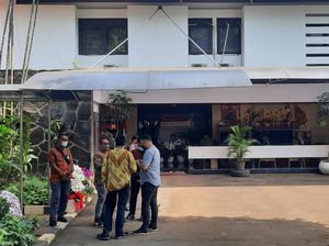 Risma Melayat ke Rumah Duka Tjahjo Kumolo Risma Melayat ke Rumah Duka Tjahjo Kumolo
