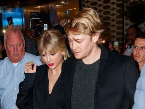 Taylor Swift dan Joe Alwyn Dikabarkan Sudah Tunangan Taylor Swift dan Joe Alwyn Dikabarkan Sudah Tunangan