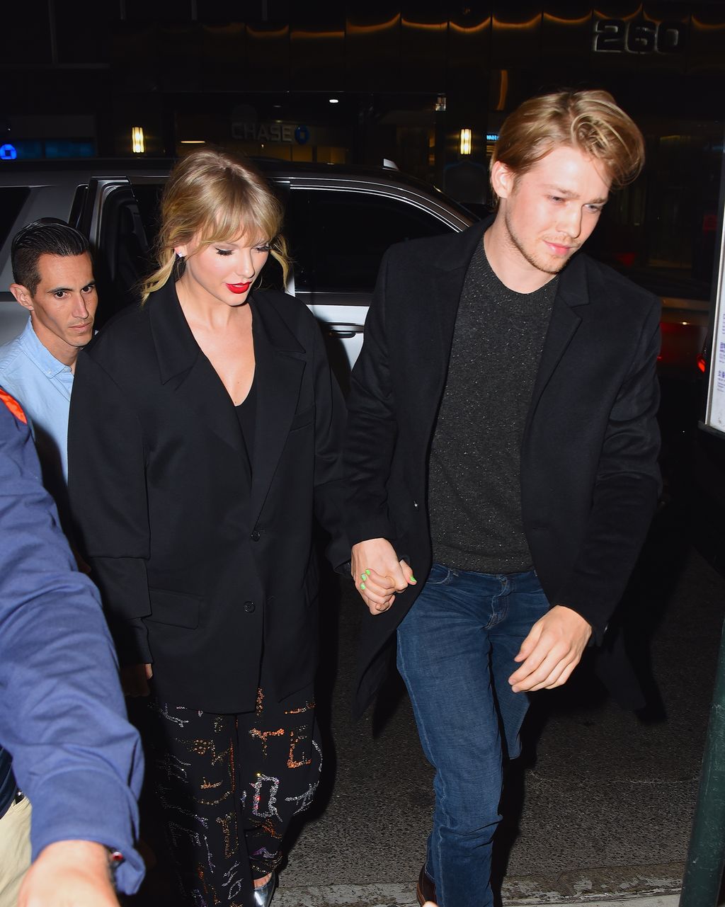 NEW YORK, NY - OCTOBER 06:  Taylor Swift and Joe Alwyn are seen at Zuma restaurant on  October 6, 2019 in New York City.  (Photo by Robert Kamau/GC Images)