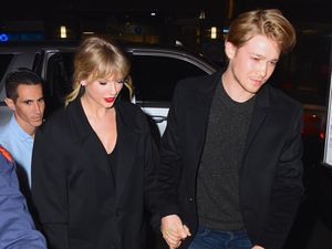 Joe Alwyn Buka Suara soal Putus dengan Taylor Swift