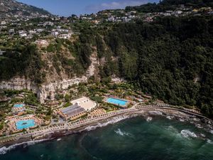 Terpesona Indahnya Pulau Ischia, Surga Tersembunyi di Italia Terpesona Indahnya Pulau Ischia, Surga Tersembunyi di Italia