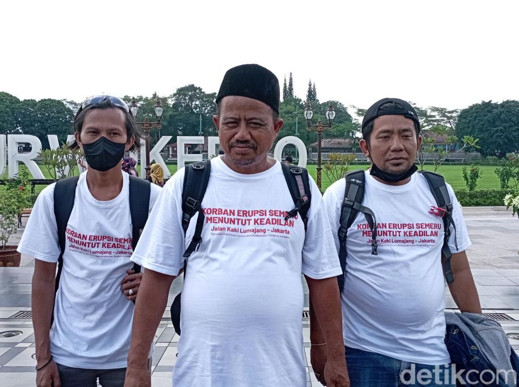 Singgah Purwokerto, 3 Pria Lumajang Jalan Kaki Ingin Mengadu ke Jokowi