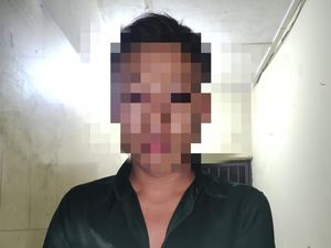 Tipu Daya TNI Gadungan Pikat Wanita Cirebon Berakhir di Jeruji Besi Tipu Daya TNI Gadungan Pikat Wanita Cirebon Berakhir di Jeruji Besi