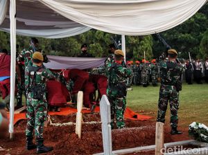 Upacara Militer Antar Kepergian Tjahjo Kumolo