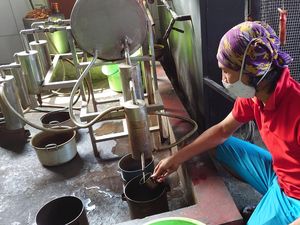 Warga Cilegon Sulap Sampah Plastik Jadi BBM