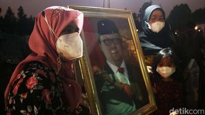 Warga Melepas Tjahjo Kumolo