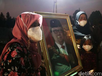Warga Melepas Tjahjo Kumolo