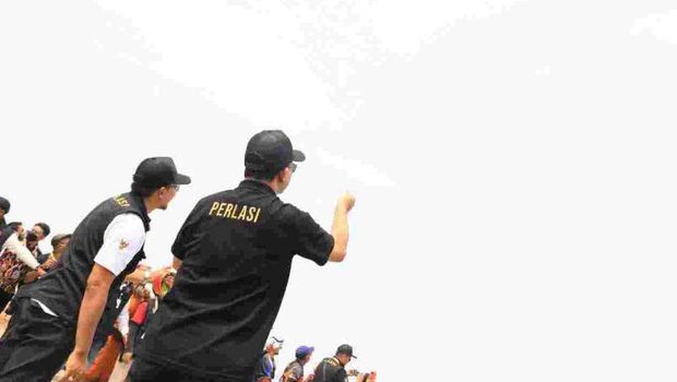 Gubernur DKI Jakarta Anies Baswedan membuka turnamen layang-layang di PIK 2, Jakarta Utara, Sabtu (2/6/2022). ( ANTARA/HO-PPID DKI Jakarta)