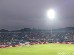 Kalahkan Barito Lewat Drama Adu Penalti, Arema ke Semifinal Piala Presiden