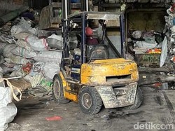 Bos Rongsokan Surabaya Blak-blakan soal Teror-Kawan Bisa Jadi Lawan Bisnis