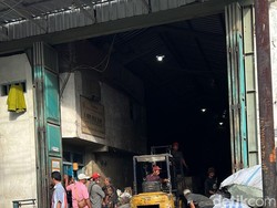 Kisah Bos Rongsokan Surabaya dari Jual Aki Bekas hingga Jadi Miliarder