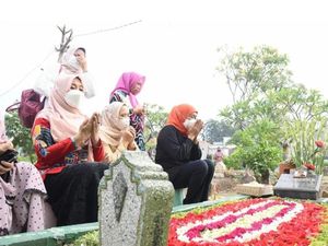 Doa Ziarah Kubur Bahasa Arab, Latin, dan Terjemahannya Doa Ziarah Kubur Bahasa Arab, Latin, dan Terjemahannya