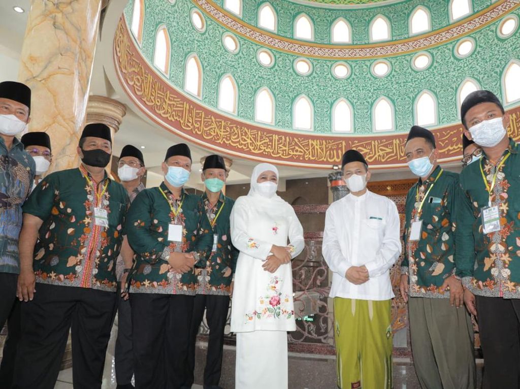 Khofifah Apresiasi 5 Masjid di Jatim yang Sabet DMI Award 2022