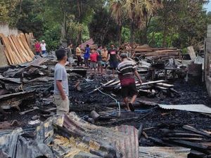 Gudang Kayu Terbakar di Buleleng, Nengah Nu Rugi Miliaran Rupiah Gudang Kayu Terbakar di Buleleng, Nengah Nu Rugi Miliaran Rupiah