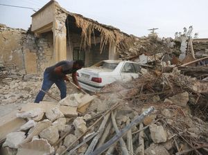 Iran Porak-poranda Diguncang Gempa M 6,3