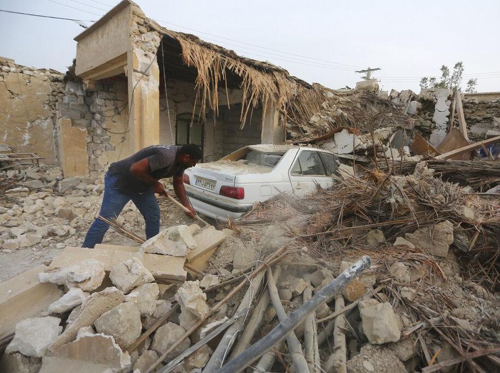 Iran Porak-poranda Diguncang Gempa M 6,3 Iran Porak-poranda Diguncang Gempa M 6,3