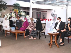 Saat Jokowi Langsung Takziah ke Rumah Tjahjo Kumolo Setibanya di RI