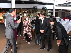 Usai Kunjungi 4 Negara, Jokowi Langsung Takziah ke Kediaman Tjahjo Kumolo Usai Kunjungi 4 Negara, Jokowi Langsung Takziah ke Kediaman Tjahjo Kumolo