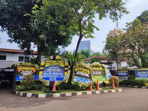 Karangan Bunga Dukacita Terus Berdatangan ke Rumah Duka Tjahjo Kumolo Karangan Bunga Dukacita Terus Berdatangan ke Rumah Duka Tjahjo Kumolo
