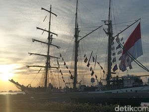 Kembalinya KRI Dewa Ruci Usai Napak Tilas Jalur Rempah Selama 31 Hari Kembalinya KRI Dewa Ruci Usai Napak Tilas Jalur Rempah Selama 31 Hari
