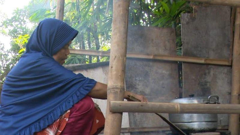 Kisah Prihatin Nenek Penjual Pecel yang Tak Diakui Anaknya, Mari Bantu