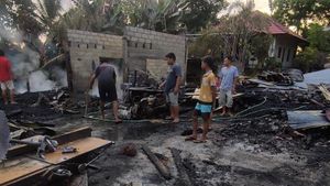 Puing-puing Sisa Kebakaran Gudang Kayu di Buleleng