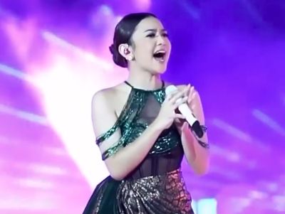 Baju Transparan Mahalini yang Dinilai Terlalu Seksi saat Nyanyikan Indonesia Raya