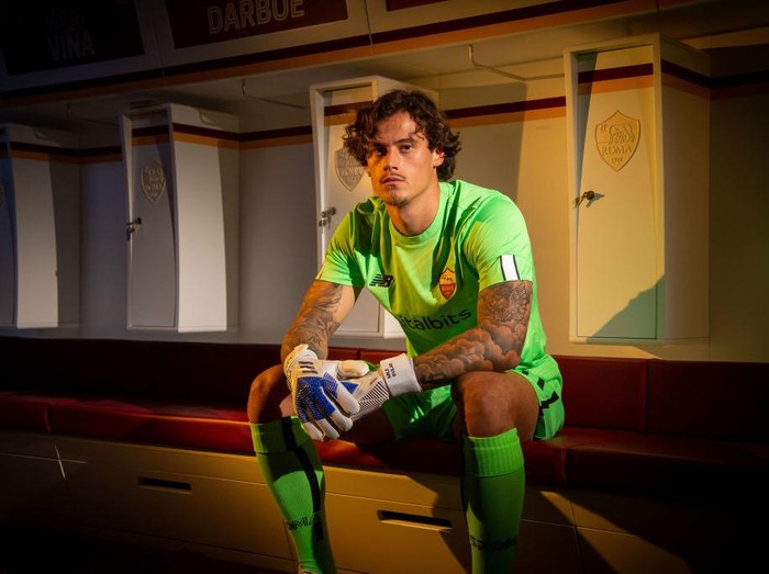 ROME, ITALY - JULY 01: AS Roma new signing Mile Svilar poses for a photo shoot in the looker room at Centro Sportivo Fulvio Bernardini on July 01, 2022 in Rome, Italy. (Photo by Fabio Rossi/AS Roma via Getty Images)