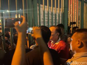 Piala AFF U-19: Animo Membludak, Iwan Bule Tenangkan Suporter di Stadion