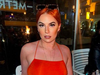 8 Foto Model Jual Konten Sedang Kencing Seharga Rp 1,8 Juta, Jadi Kontroversi