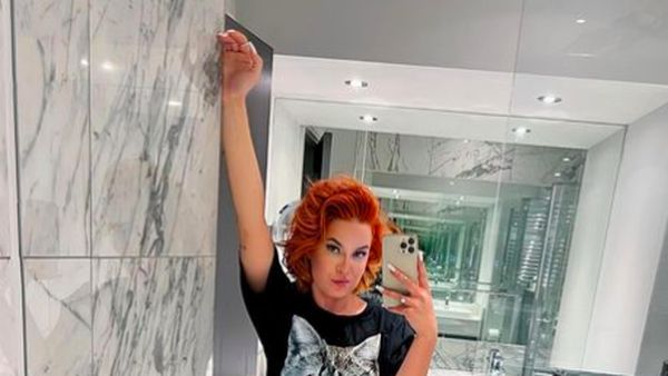 Foto: Model Pamer Ketiak Mulus dan Dapat Penghasilan Fantastis