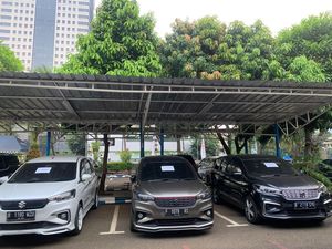Penampakan 3 Mobil Balap Liar Tutup Jalan di Senayan Penampakan 3 Mobil Balap Liar Tutup Jalan di Senayan