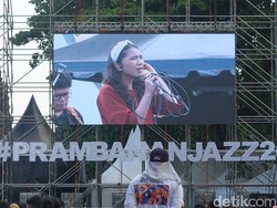 Akui Sempat Gugup, Dere Sukses Bikin Penonton Prambanan Jazz Nyanyi Bareng