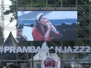 Akui Sempat Gugup, Dere Sukses Bikin Penonton Prambanan Jazz Nyanyi Bareng Akui Sempat Gugup, Dere Sukses Bikin Penonton Prambanan Jazz Nyanyi Bareng