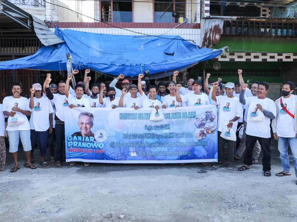 Komunitas Nelayan Dukung Ganjar Pranowo Maju Pilpres 2024 Komunitas Nelayan Dukung Ganjar Pranowo Maju Pilpres 2024