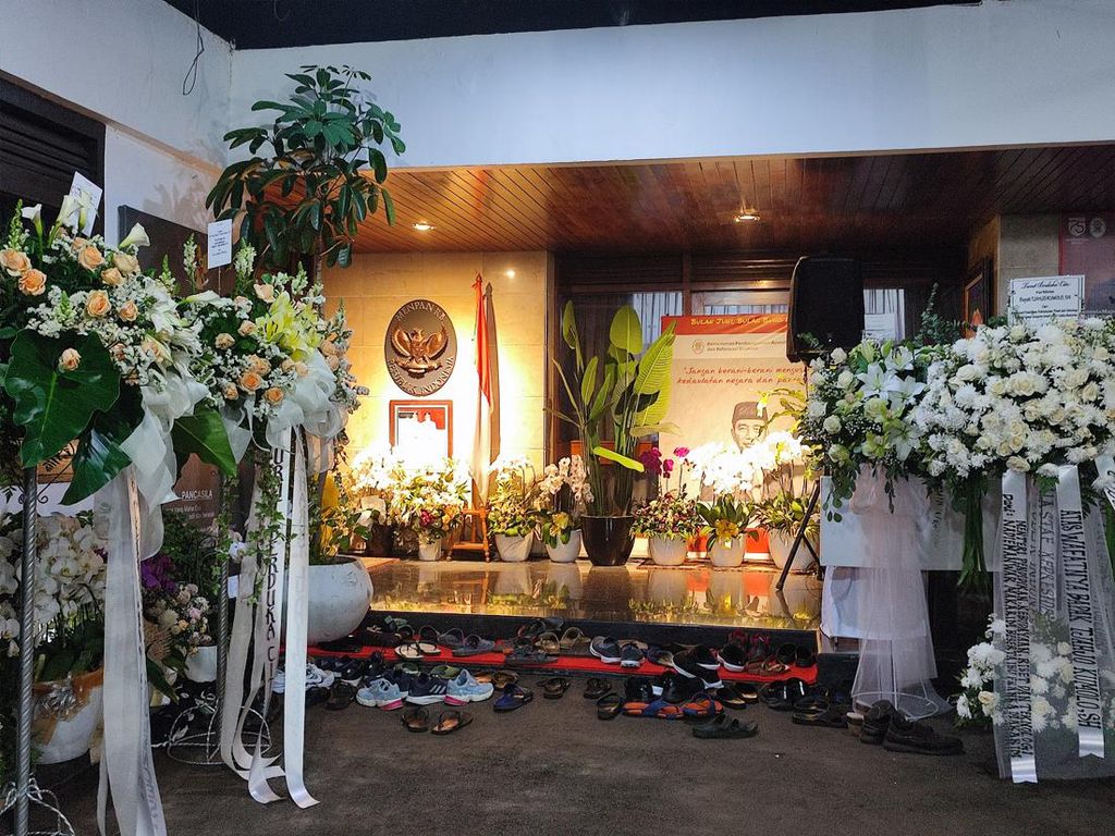 Momen Keluarga Gelar Doa Bersama untuk Tjahjo Kumolo