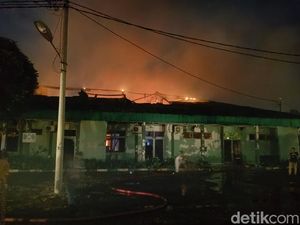 Rumah Sakit Putri Hijau Medan Terbakar, Pasien Berhamburan Rumah Sakit Putri Hijau Medan Terbakar, Pasien Berhamburan