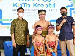 Sandiaga Bantu Rampungkan Musik Pengiring Tari Golek Seniman Surakarta