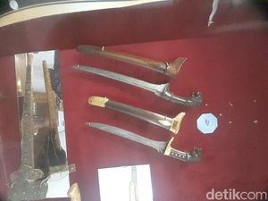Melihat 7 Senjata Pusaka Kerajaan Sumedang Larang Melihat 7 Senjata Pusaka Kerajaan Sumedang Larang
